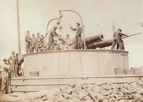 Torre blindada con cañones Armstrong