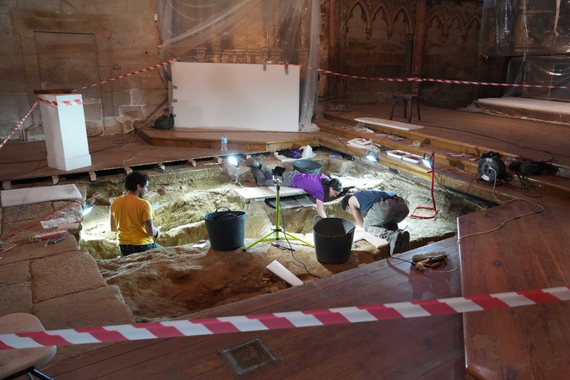 O Museo de Pontevedra exhibe desde hoxe as cascas do piñeiro da Caeira fronte ao que foi fusilado Alexandre Bóveda