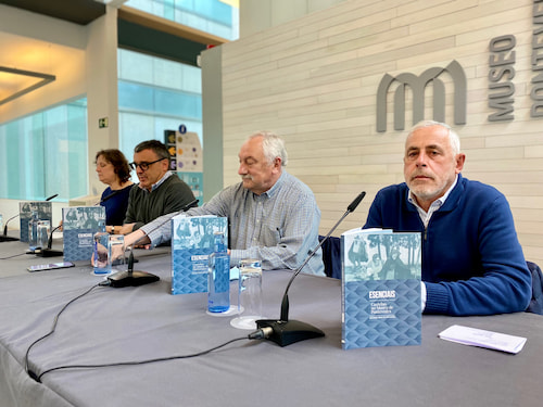  Presentación de Esenciais. Publicacións